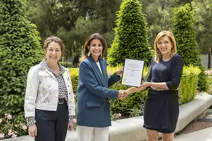 repsol-iso-14067 - photo showing certificate being awarded
